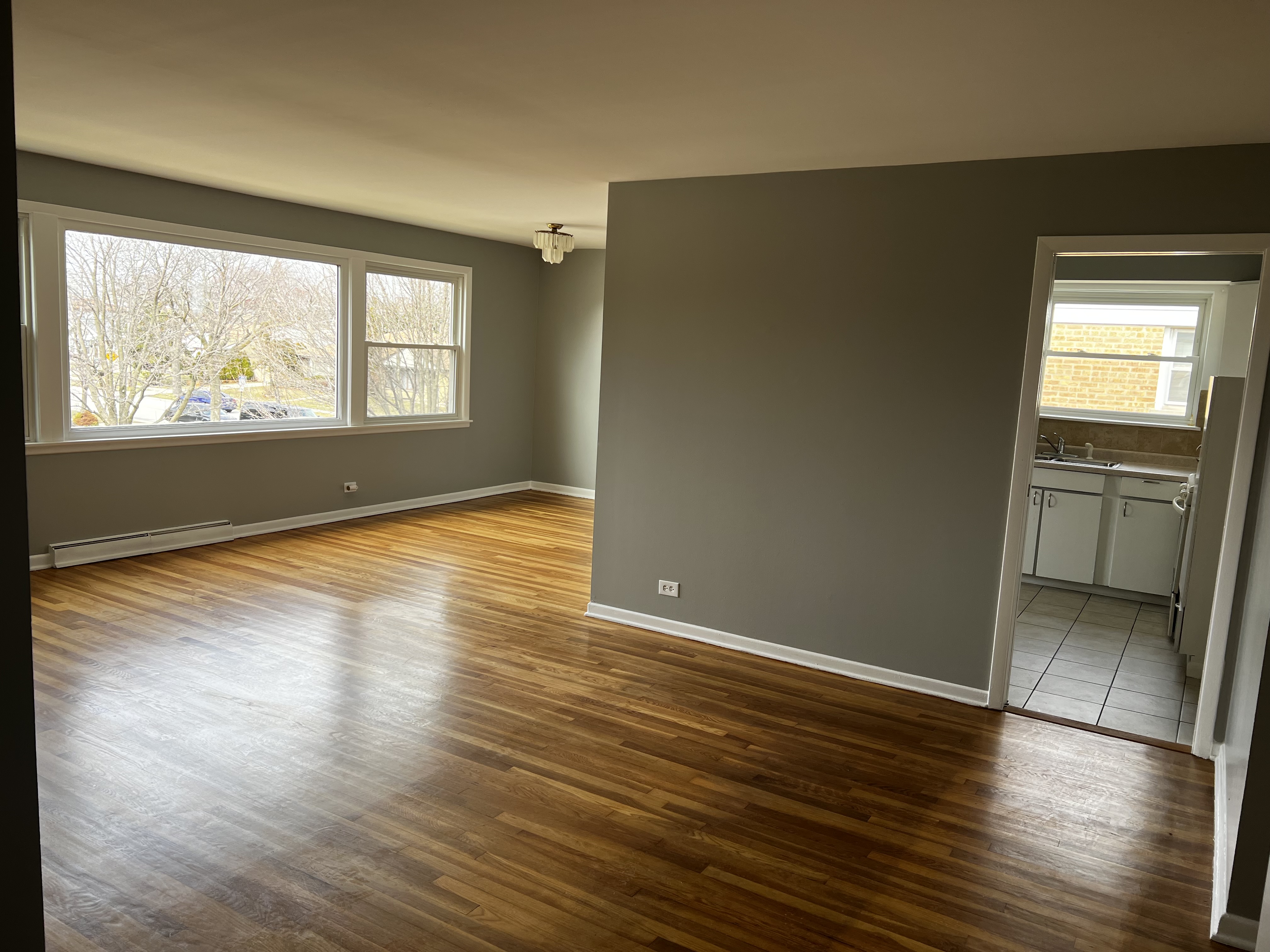 Izdaje se trosoban stan sa 1,5 kupatilom - Niles, IL