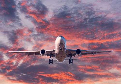 Aviokompanije u SAD uvode obavezno nošenje maski za putnike