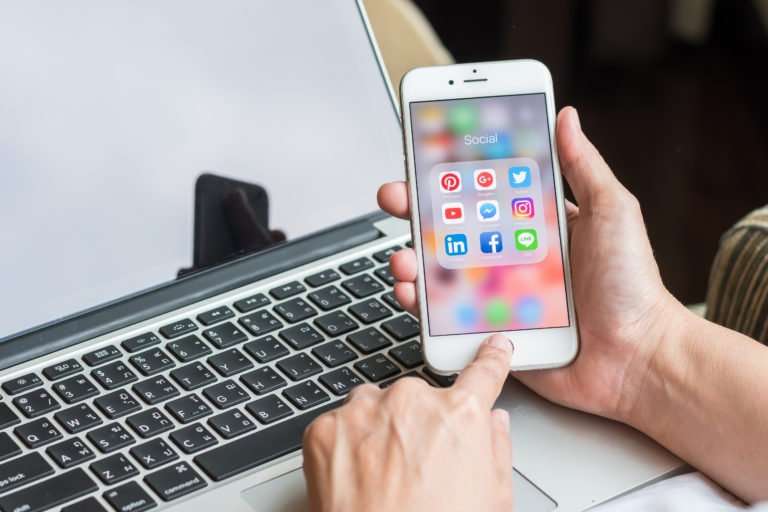 Imigranti pod lupom: Američke vlasti proširuju nadzor nad društvenim mrežama - Chicago Glasnik