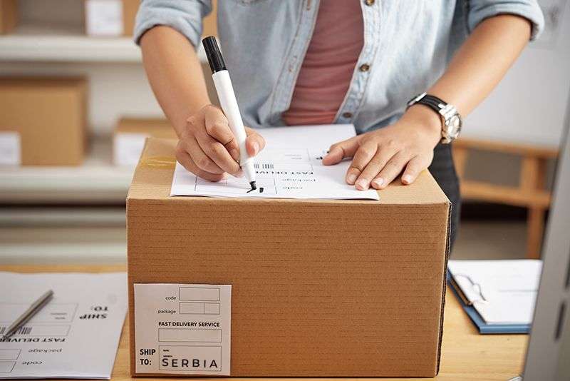 Kako poslati paket iz Amerike za Srbiju, troškovi transporta i carine