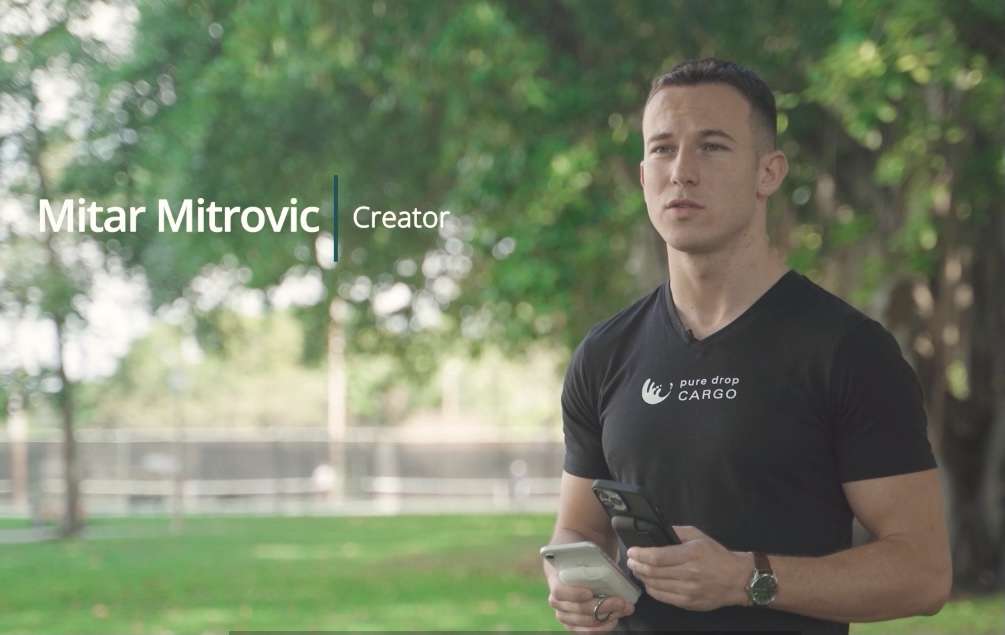 Mladi srpski pronalazač prvi na svetu kreirao uređaj za dezinfekciju ruku koji se montira na mobilni telefon