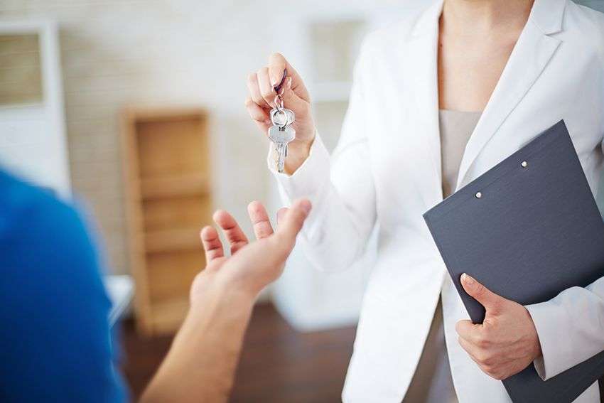 Kako da postanete licencirani agent za nekretnine u Ilinoisu u 5 koraka