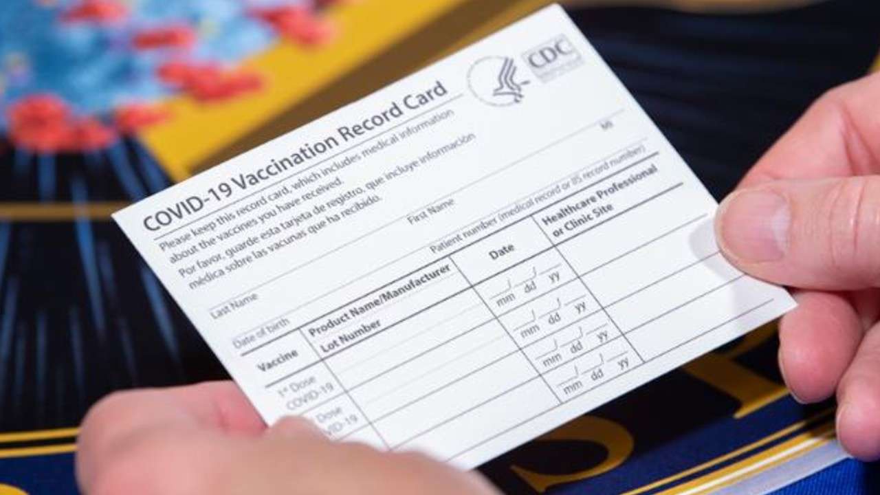 FBI najavio stroge kazne za korišćenje lažnih kartica za vakcinaciju protiv COVID-19
