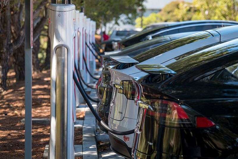 Novi zakon u Ilinoisu daje $4000 za kupovinu električnog automobila. Evo kako da iskoristite ova sredstva