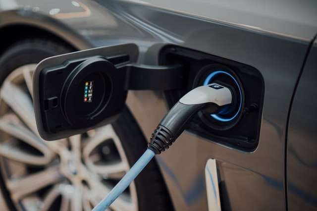 Planirate kupovinu električnog vozila? Evo šta treba da znate o poreskim olakšicama za EV