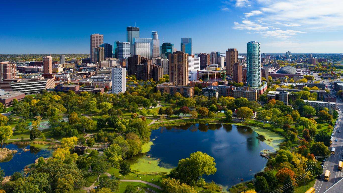 Top 10 gradova sa najvišom minimalnom satnicom u Americi za 2022. godinu - Chicago Glasnik