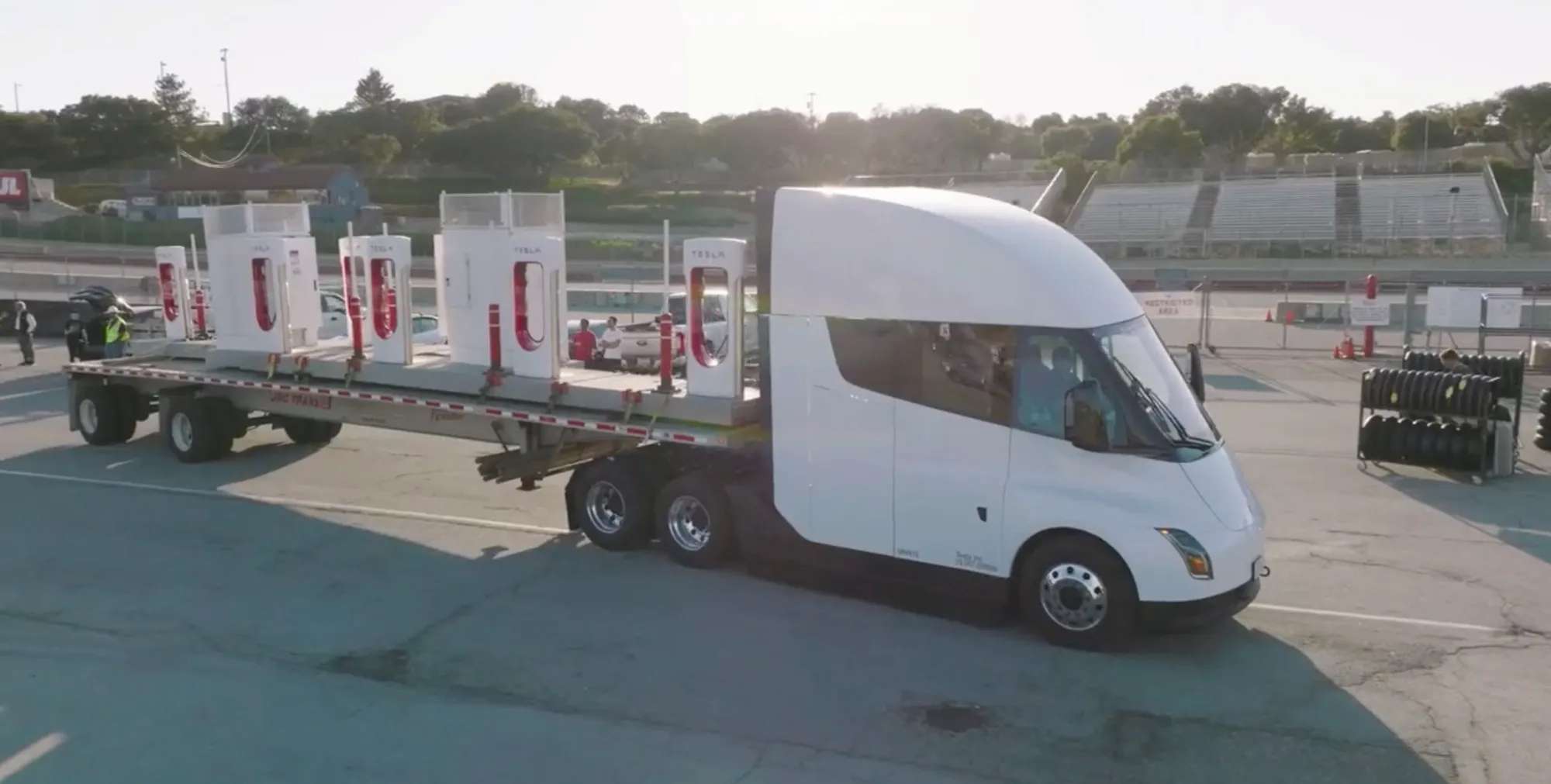 Tesla Semi uspešno završio prvo putovanje od 500 milja sa punim opterećenjem