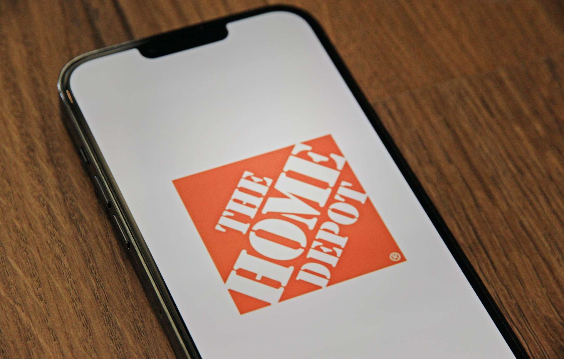 Home Depot povećava plate radnicima u SAD i Kanadi