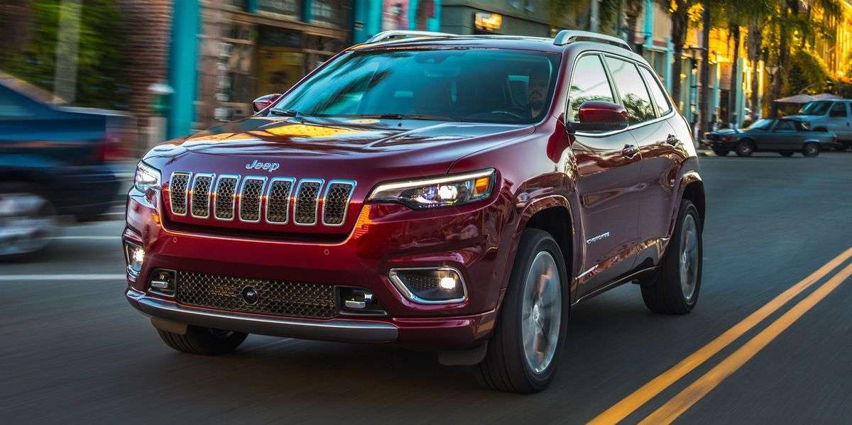 Chrysler povlači 132.000 Jeep Cherokee vozila zbog opasnosti od požara