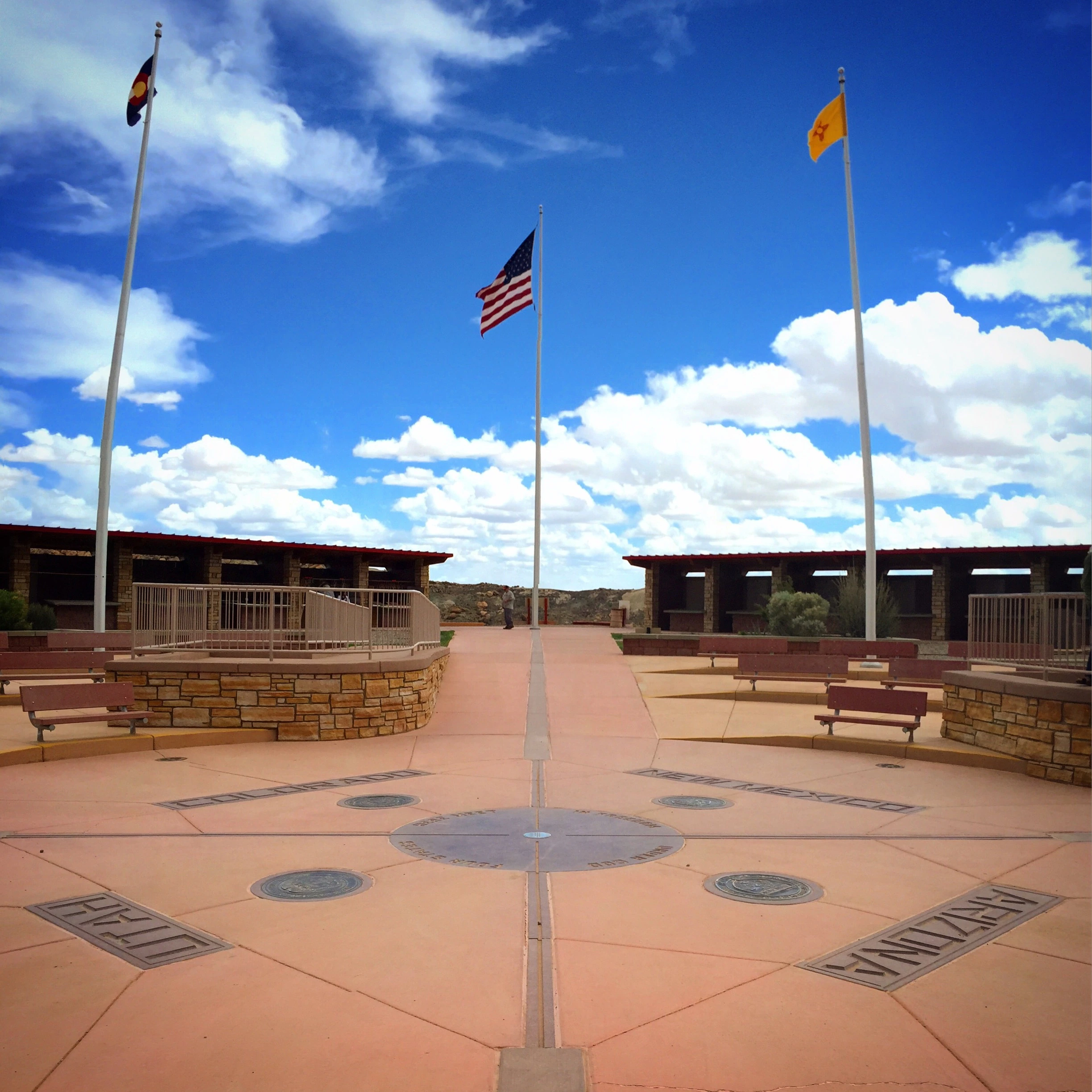 Four Corners Monument -  jedino mesto u SAD gde možete biti istovremeno u četiri države