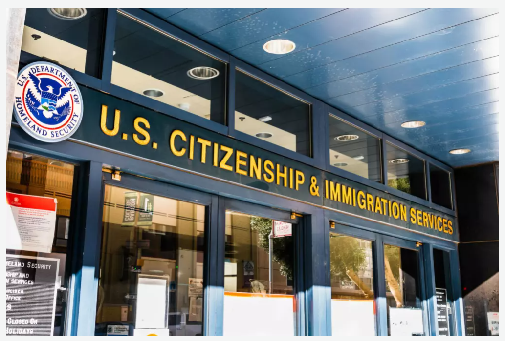 USCIS pruža olakšice za osobe čije radne vize kasne