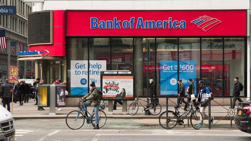 Bank of America povećava minimalnu satnicu na 24 dolara, dok blagajnici napuštaju industriju - Chicago Glasnik