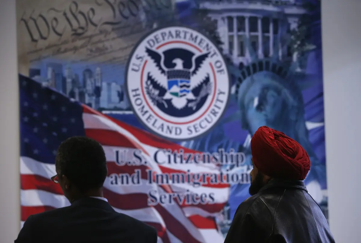 Pratite status vaše radne dozvole i putnog dokumenta putem USCIS-ove online aplikacije