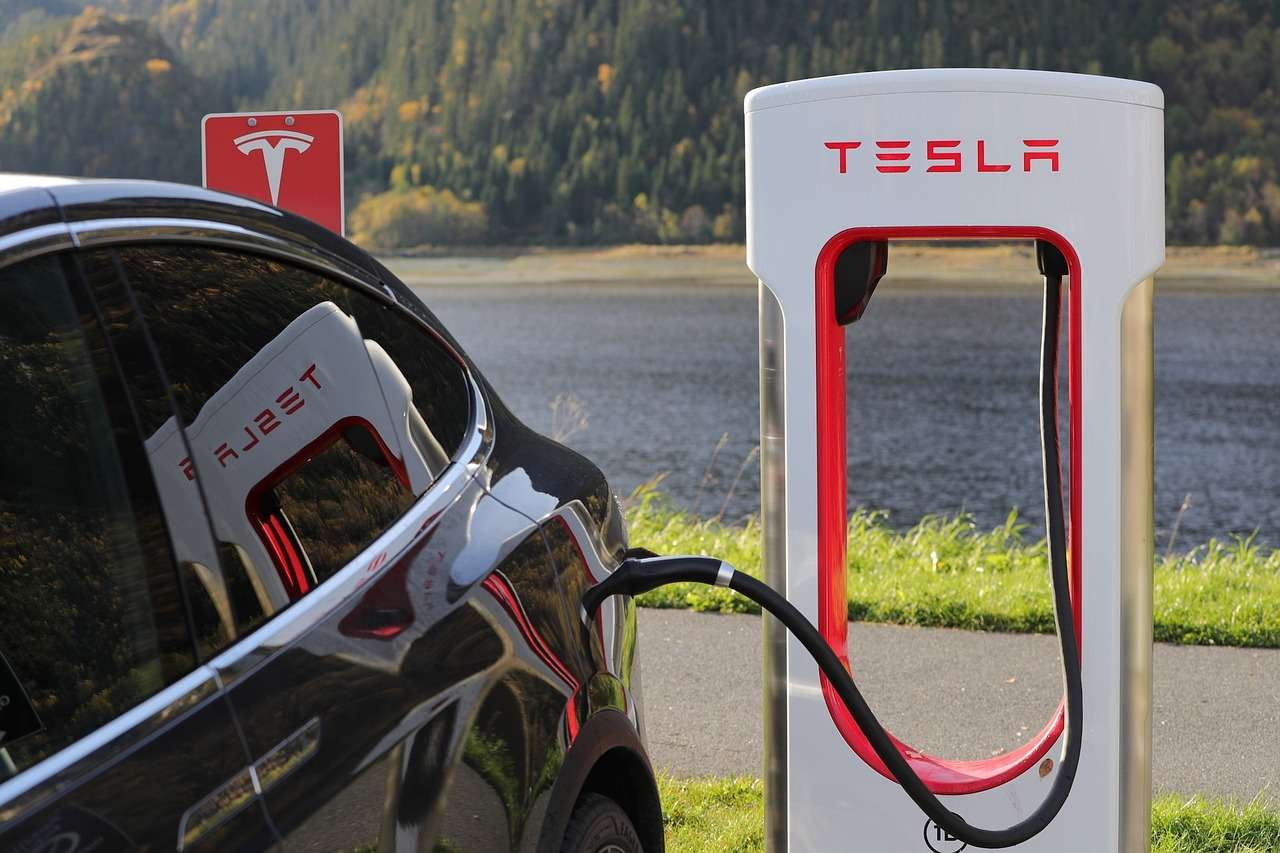 Tesla oprema hotele Hilton sa 20.000 punjača za električna vozila