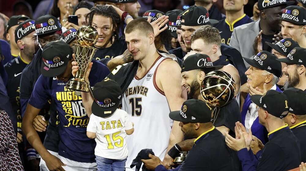 Nikola Jokić dobio šampionski prsten, pa ostvario novi "tripl-dabl" - Chicago Glasnik