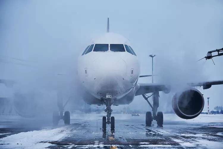 Zabrana poletanja na aerodromima O'Hare i Midway: Gotovo 1.000 letova otkazano zbog snežne oluje