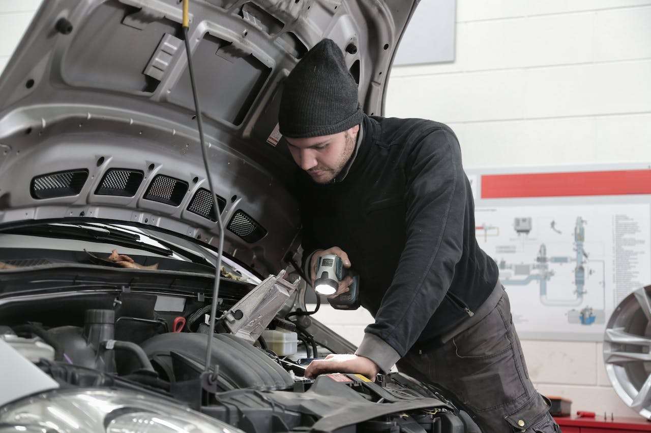 Poslodavci ih zapošljavaju punom parom: Plate za ove zaposlene su za 24% više