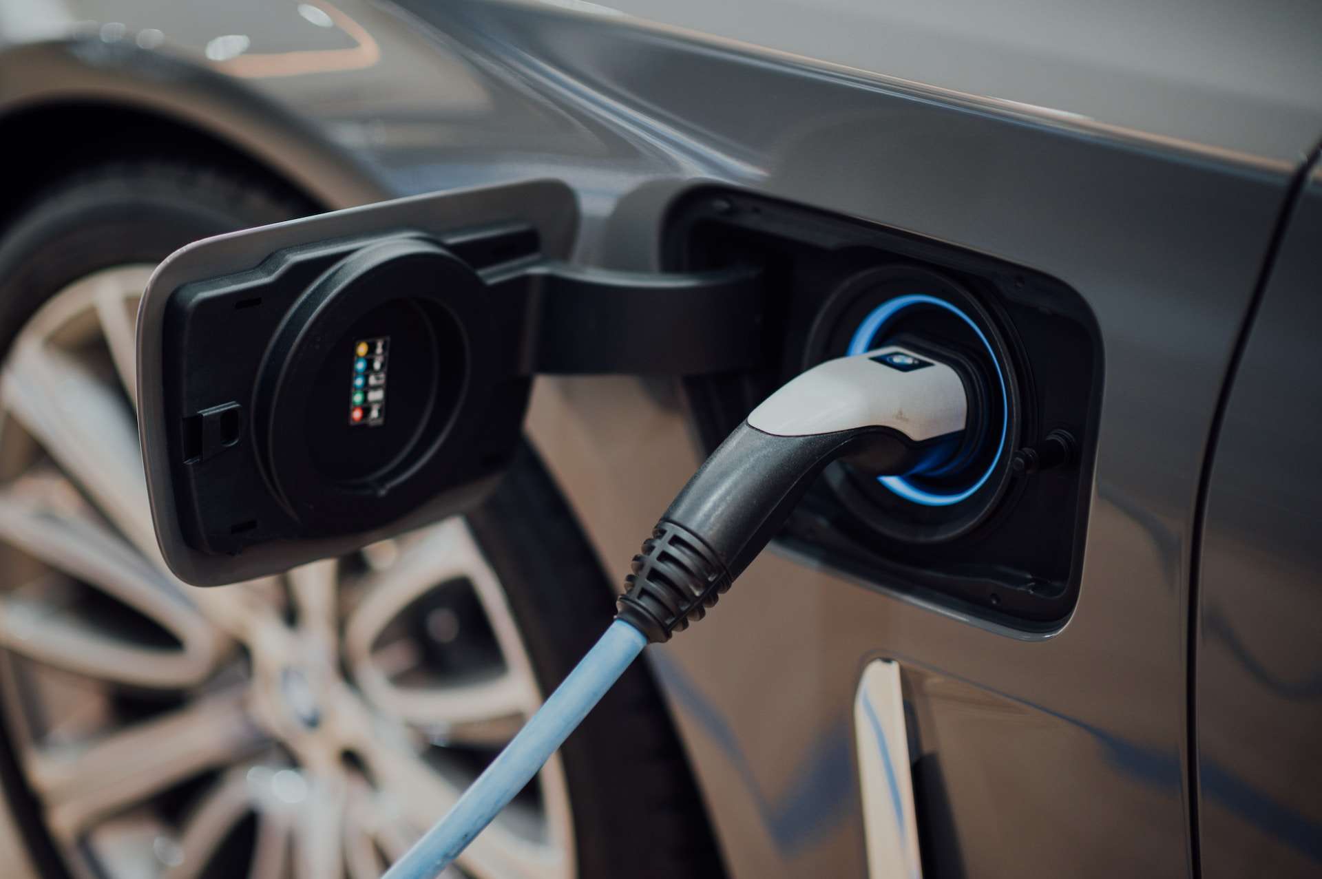 Dobre i loše vesti: Od 1. januara menjaju se uslovi za kredit za kupovinu električnih vozila - Chicago Glasnik