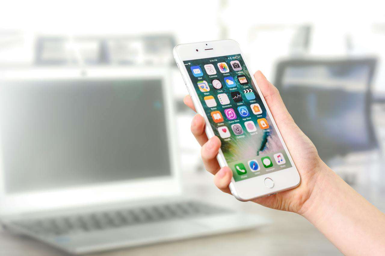 Ko ima pravo na odštetu: Apple isplaćuje novac zbog problema sa iPhone telefonima - Chicago Glasnik