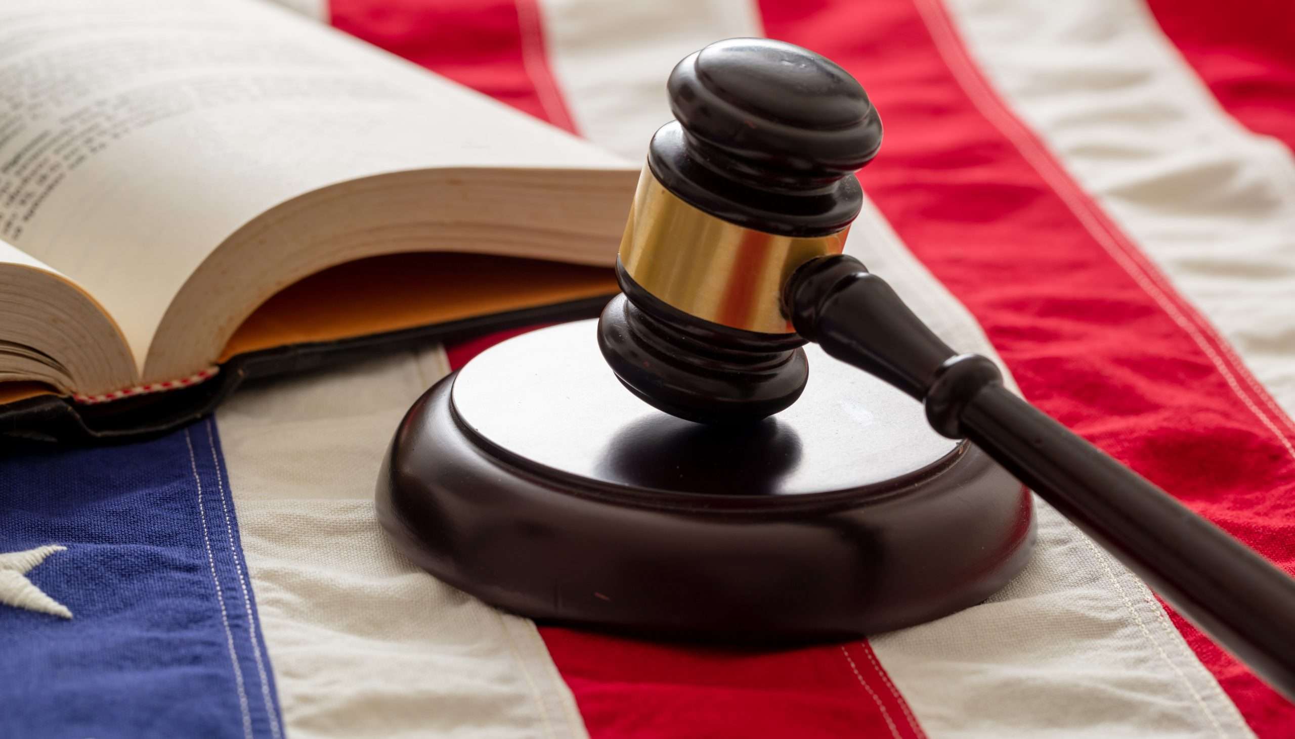 Trampova administracija otpustila najmanje 20 imigracionih sudija usled ogromnog zaostatka u predmetima - Chicago Glasnik