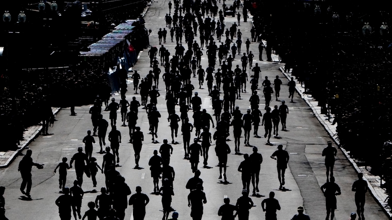 Cikaški maraton 2025: Novi rekordi, snažni povratci i inspir