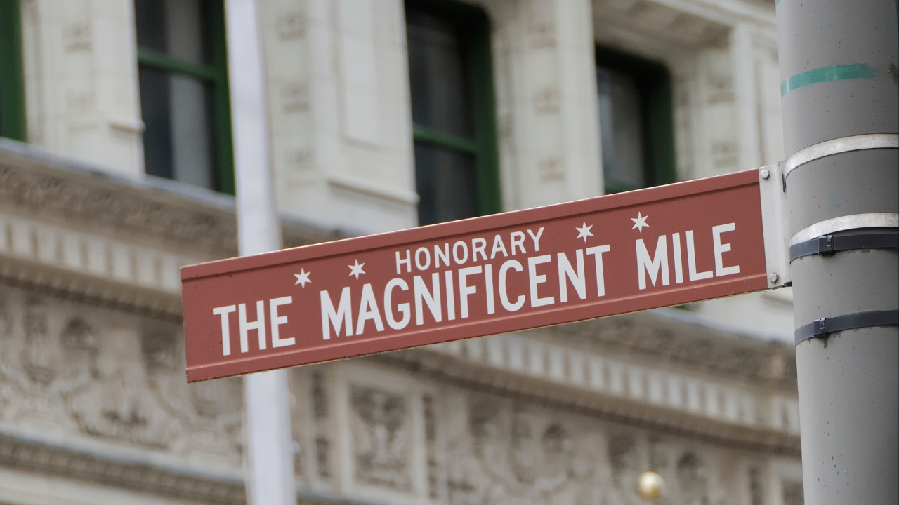 Prodavnice na Magnificent Mile-u nadaju se da će praznična kupovina ubrzati oporavak od pandemije