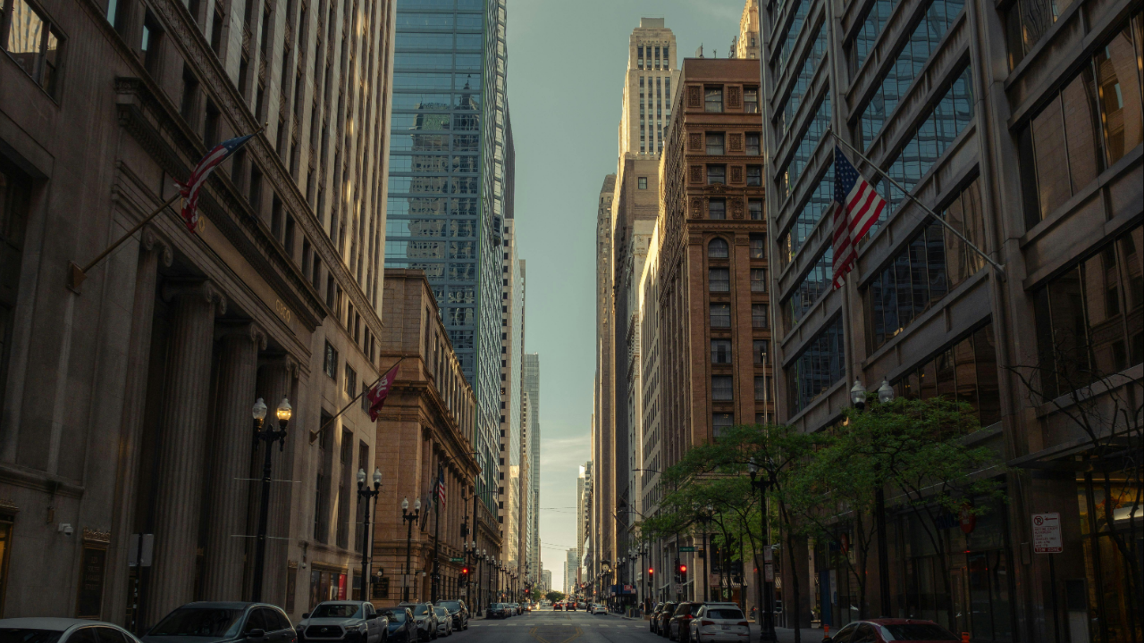 Hiljade ljudi bez struje, drveće iščupano zbog snažnih vetrova u čikškom području