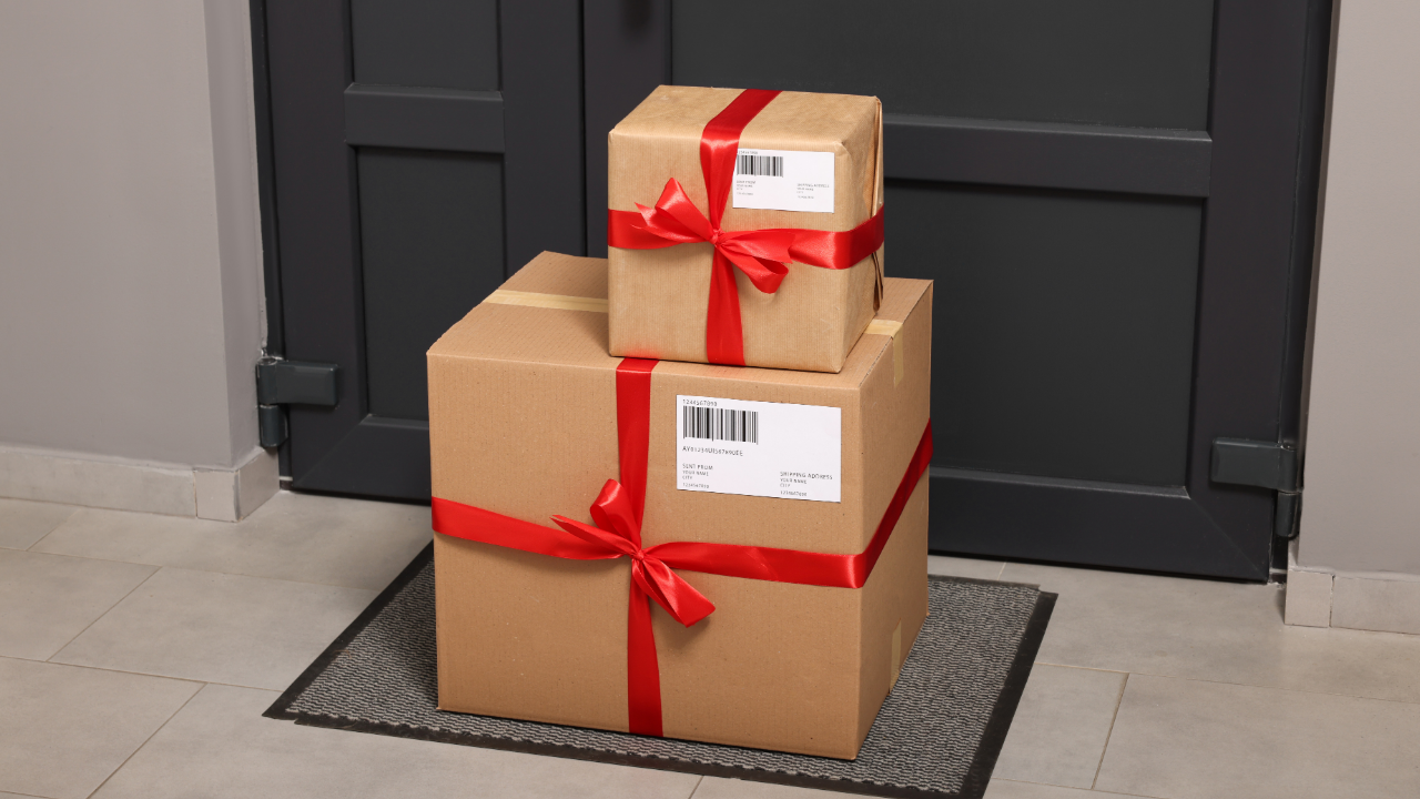 Rokovi za slanje prazničnih pošiljki za 2026. godinu se približavaju: Evo kada treba poslati pakete putem USPS-a, FedEx-a i UPS-a