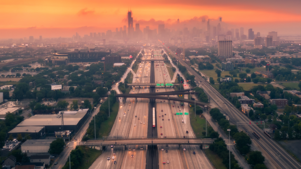 Guverner Pricker potpisao uredbu o praćenju rada saveznih službi u Ilinoisu