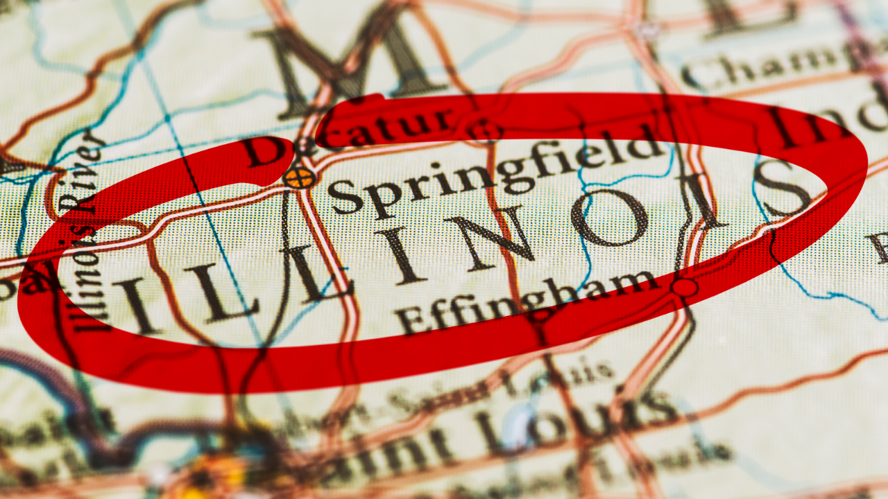 Tornado odneo krovove sa kuća u centralnom Ilinoisu, prijavljena velika materijalna šteta