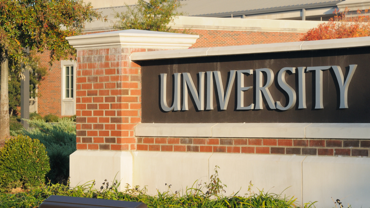 Fakulteti sa niskim zaradama diplomaca mogli bi da izgube pristup studentskim kreditima