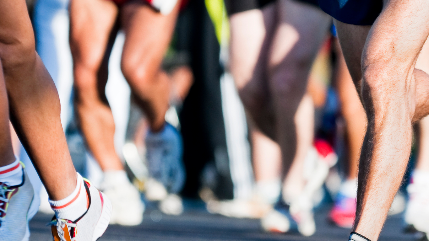 Hiljade trkača spremno za polazak na ulicama Čikaga.