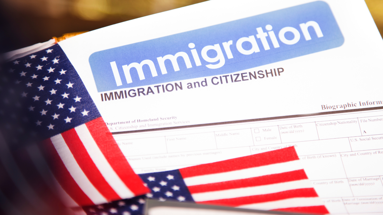 Novo istraživanje: Sve manje Amerikanaca podržava smanjenje imigracije u SAD
