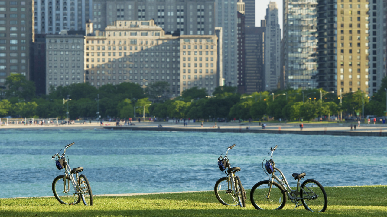 Čikago oborio godišnji rekord po broju vožnji gradskim biciklima i trotinetima