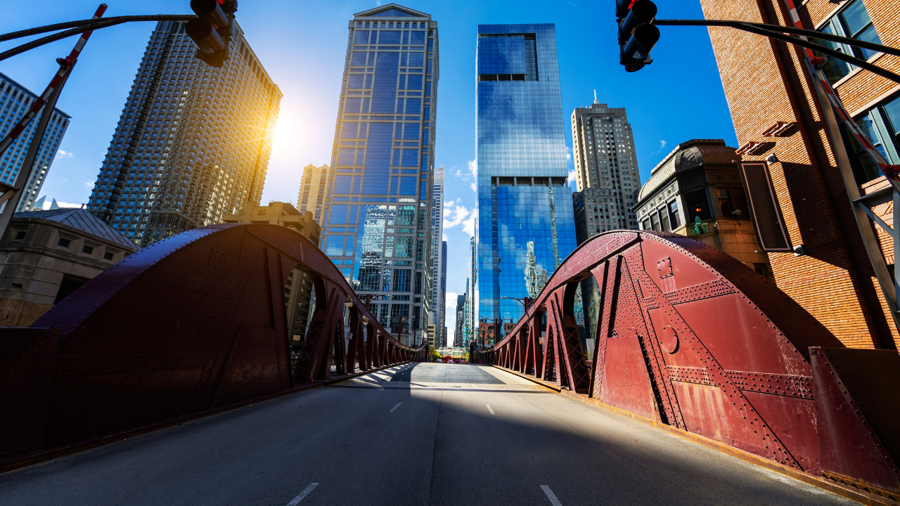 Oblačno i blago u Čikagu: Temperature oko 10–12°C, sledeće nedelje moguća rekordna toplota