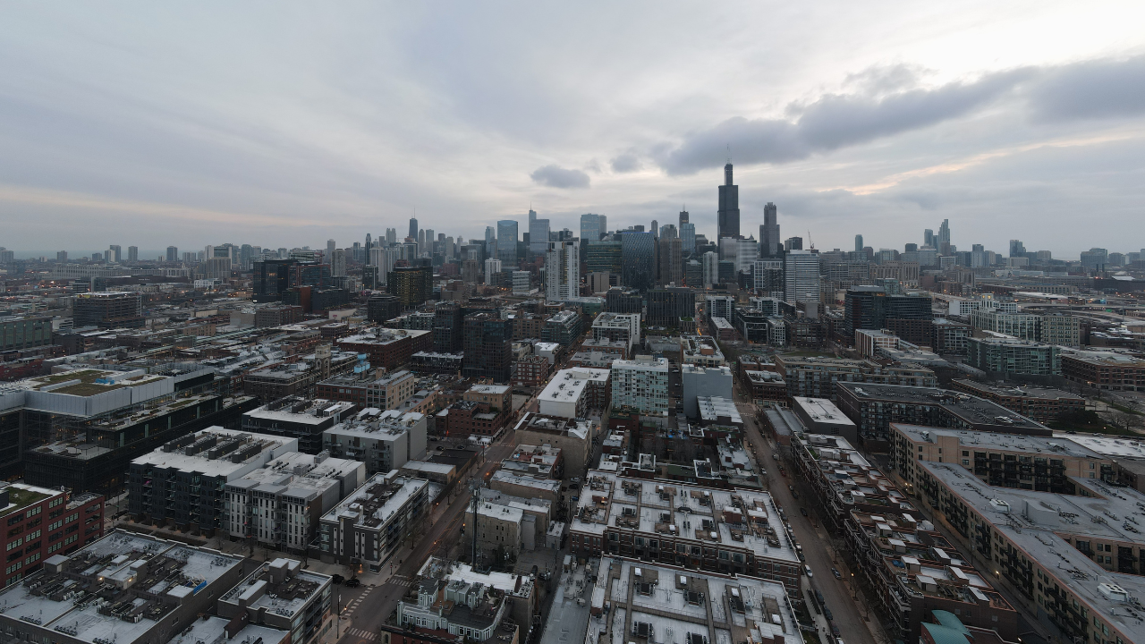 Vreme u Čikagu: Oblaci i slaba kiša uz blage temperature