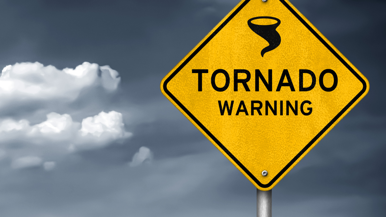 Tornado i snažne oluje izazvale veliku štetu u oblasti Čikaga