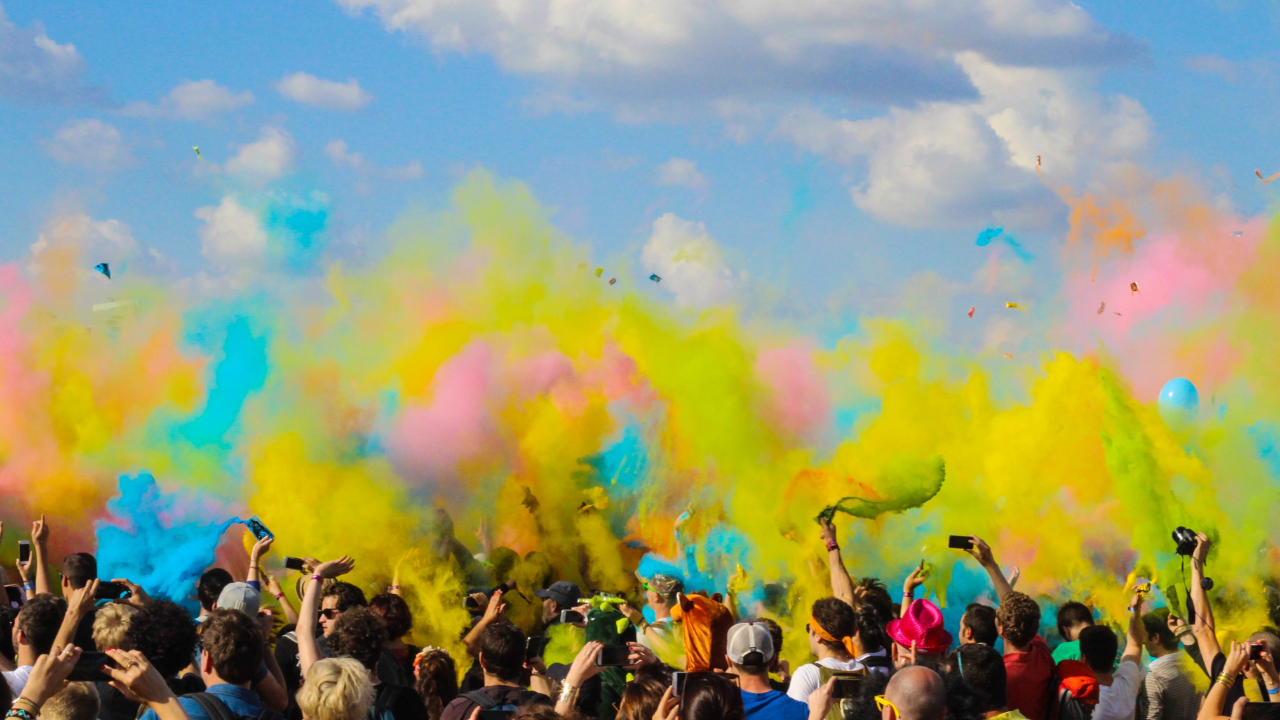 Na oko sat vremena od Čikaga održava se Color Vibe 5K – trka ispunjena bojama, muzikom i zabavom