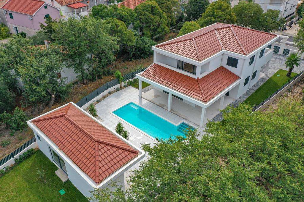 VILA NA PRODAJU